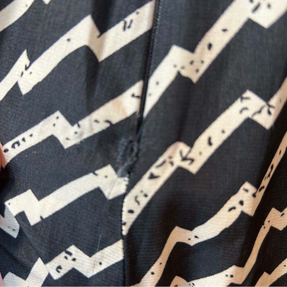 Gianni Bini Geometric Chevron Jumpsuit Sz L Black White Wide Leg Mod - Picture 8 of 11